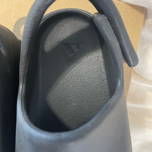 Preloved BLACK ADIDAS YEZZY SLIDES - Picture 6 of 15